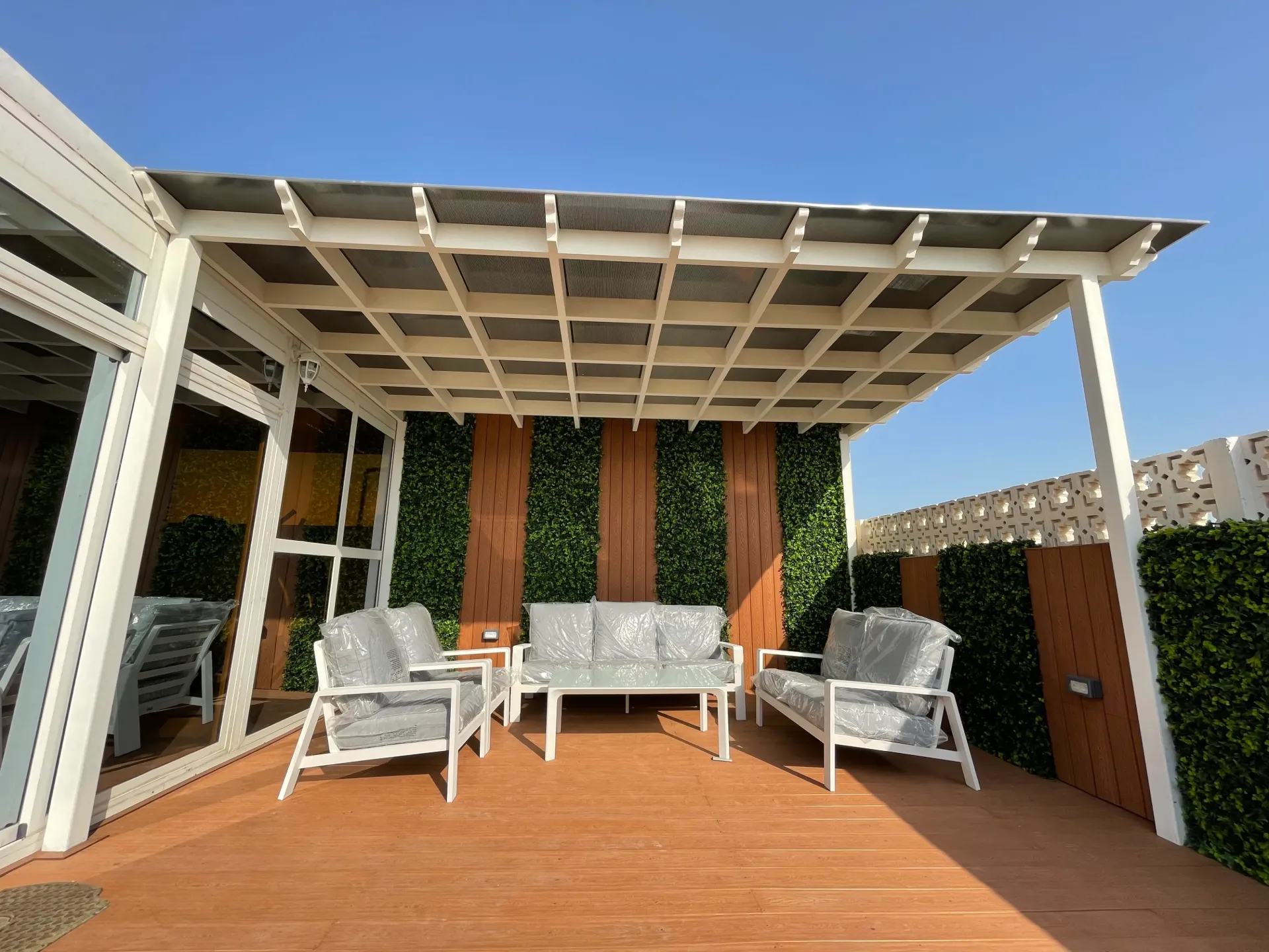 B104 Classic Wooden Roof