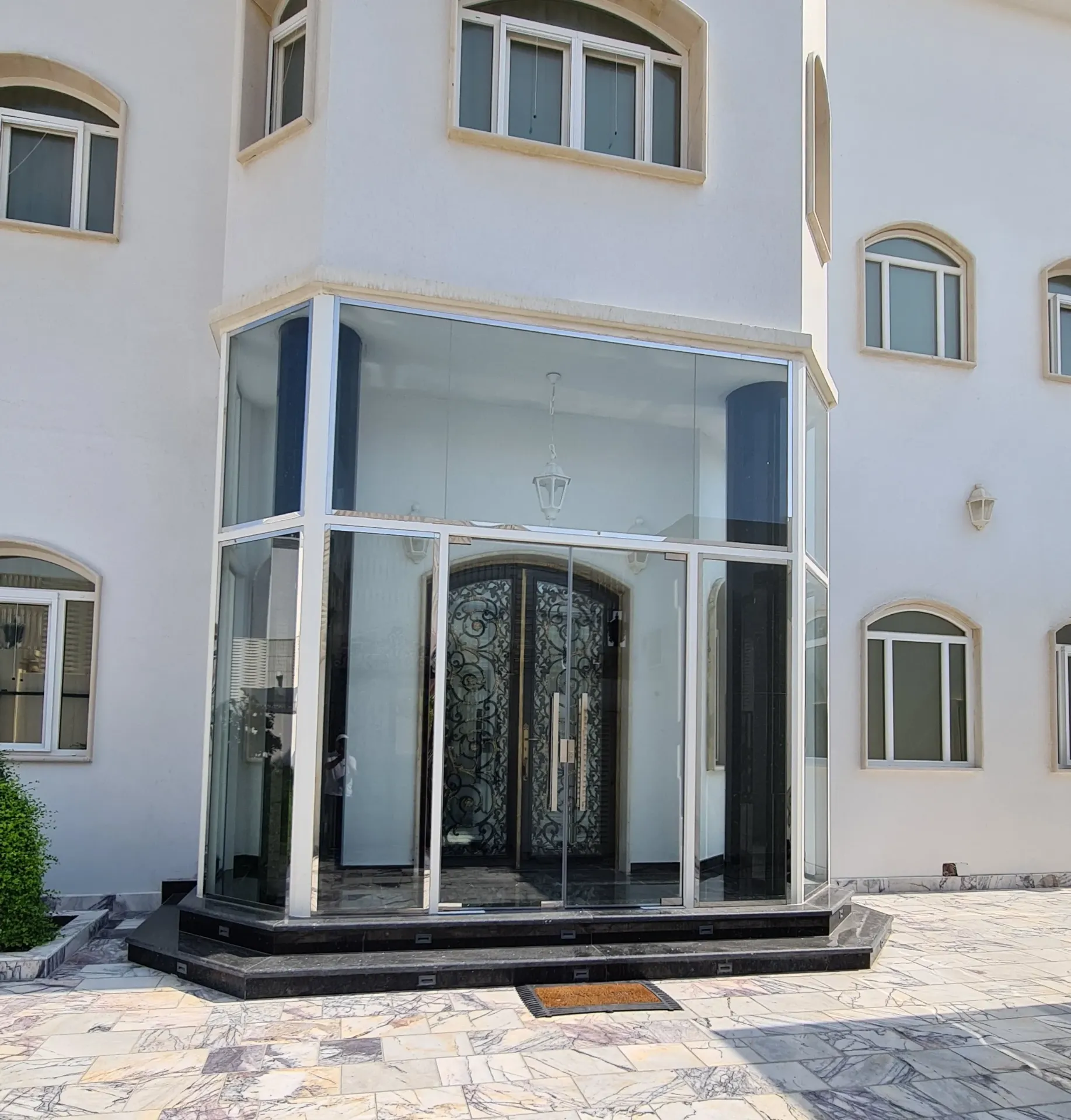 C105 Frameless Glass