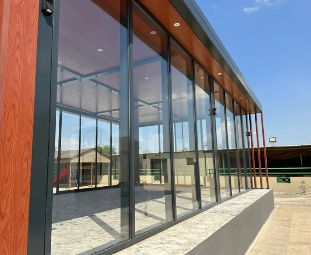 C104 Curtain Wall Glass
